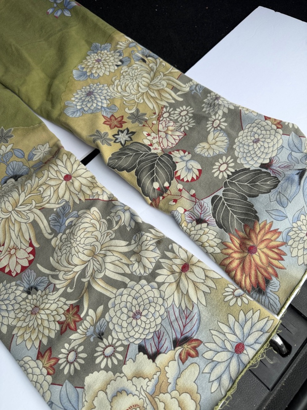 Paparazzi Olive/flowered French Terry stretch waist pants - Picture 7 of 13